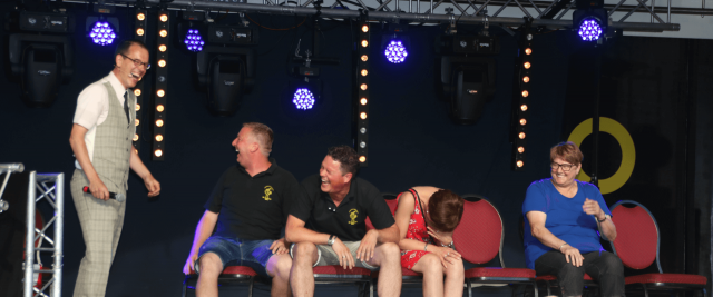 Hypnotist The Charming Thief fascinates with hypnosis act on stage